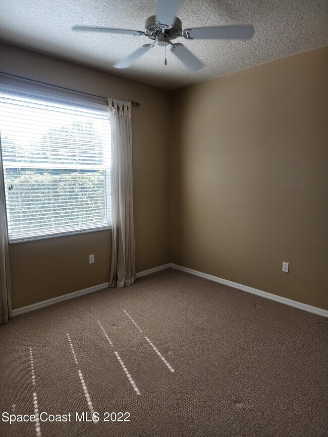 Building Photo - 220 Northgrove Dr