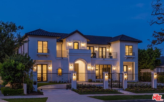 Building Photo - 722 N Camden Dr
