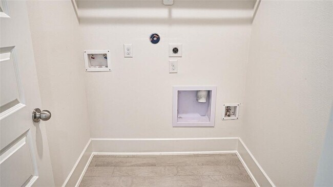 Building Photo - 7102 Grassland Vis Ln
