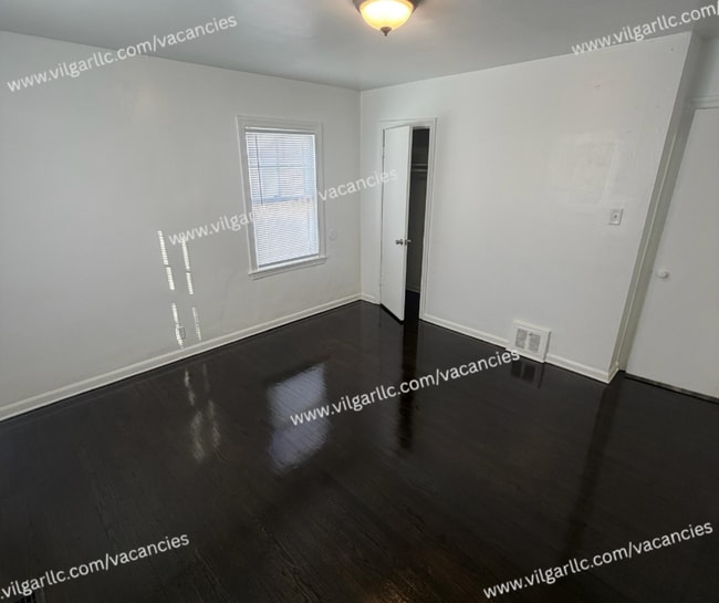 Building Photo - Spacious 2 Bedrooms • 1 Bathroom Home