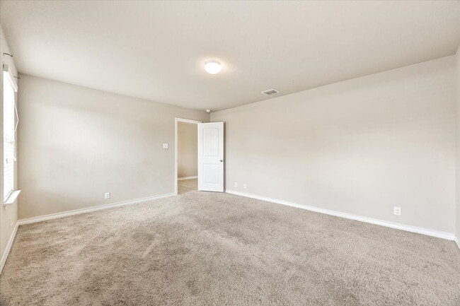 Building Photo - Large, 4 bedroom single story in a beautiful community full of amenities for you to enjoy!