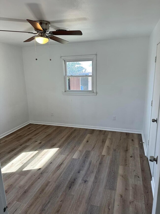 Building Photo - 313 Hunt Dr