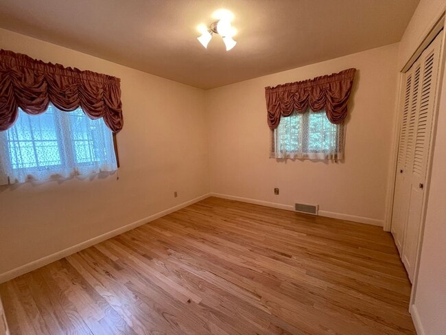 Building Photo - 2310 Fox Dr