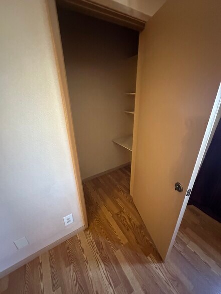 Building Photo - 506 McKellar Cir