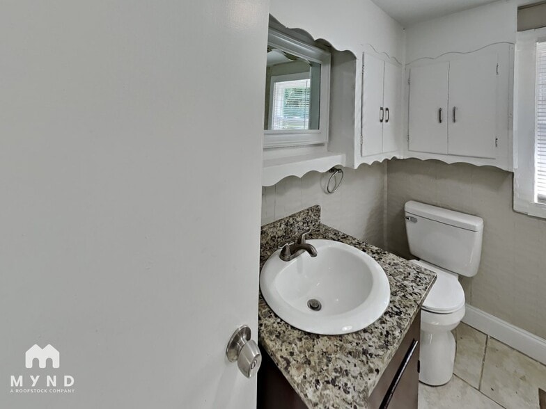 Building Photo - 4313 Kendall Ave