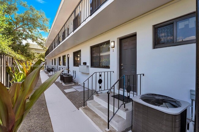 Building Photo - 2150 SW 26th St