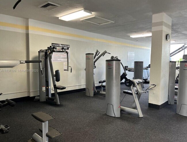 Building Photo - 400 Kings Point Dr