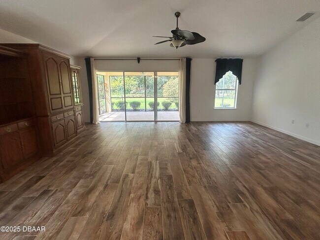 Building Photo - 665 Elk River Dr