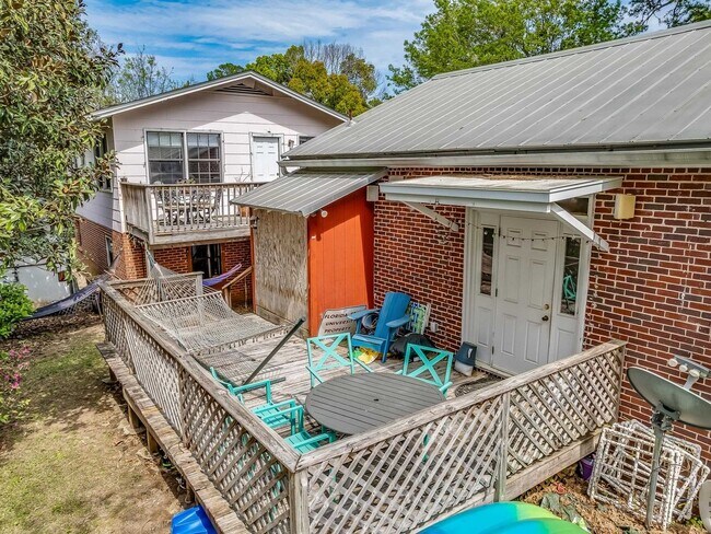 Building Photo - 220 Rivoli Rd