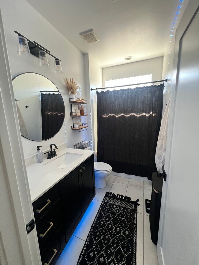 Building Photo - Stylish 3 Bedroom Home with Spacious Layout