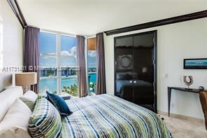 Building Photo - 300 S Pointe Dr