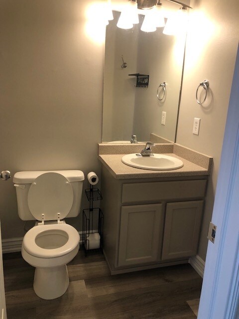 Building Photo - 472 E Braidhill Dr