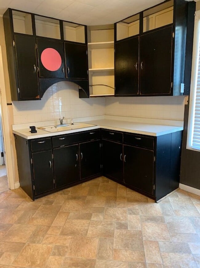 Building Photo - 805 W 3rd St