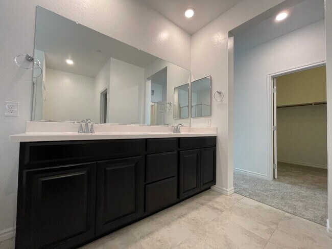 Building Photo - GATED 3 BED 2.5 BATH 2 CAR GARAGE + LOFT IN NORTH LAS VEGAS