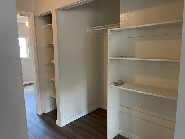 Building Photo - 349 Gahart Dr