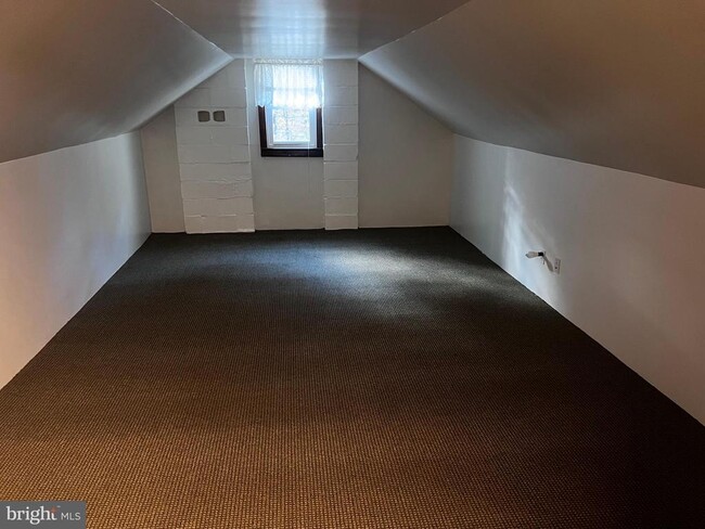 Building Photo - 636 Ridgeway Rd