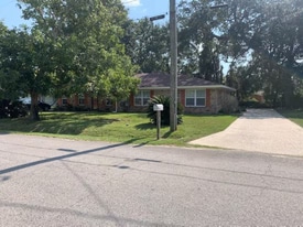 Building Photo - 402 Ulman Ave