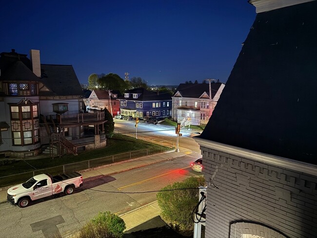 Building Photo - 589 Haverhill St