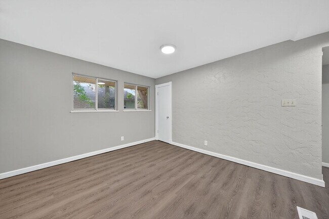 Building Photo - 120 Mc Alpine Dr