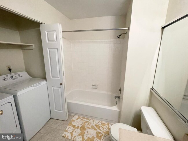 Building Photo - 204 Weatherstone Dr