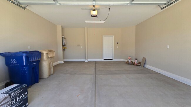 Building Photo - Brand new home!  Convenient to the 303 freeway!