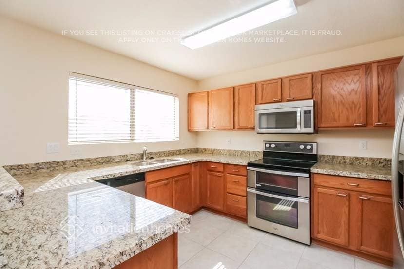 Building Photo - 250 W Juniper Ave