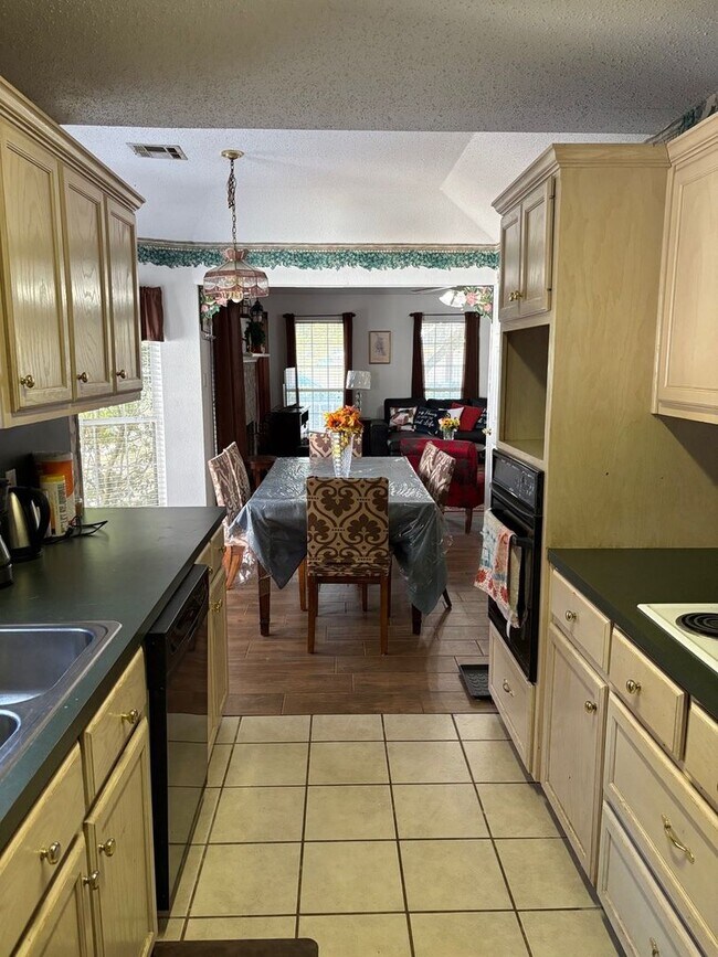 Building Photo - 309 Station Creek Dr