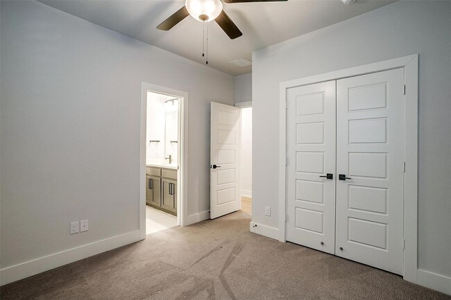 Building Photo - Stylish, Upgraded 3-bedroom, 2.5 bathroom ...