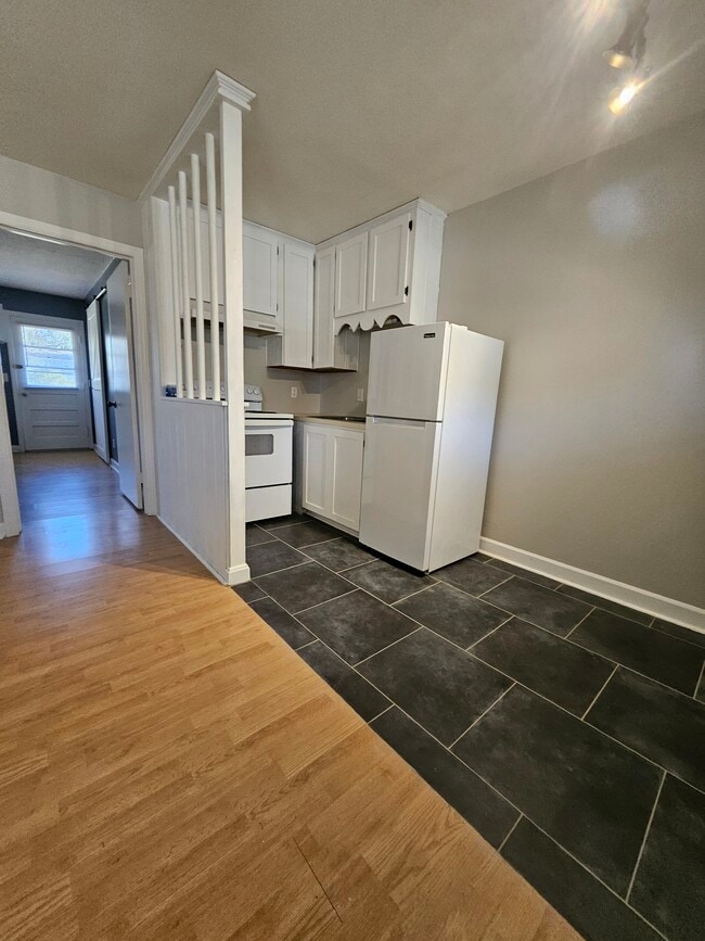 Building Photo - Evelyn