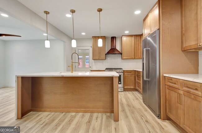 Building Photo - 183 Pine St NE