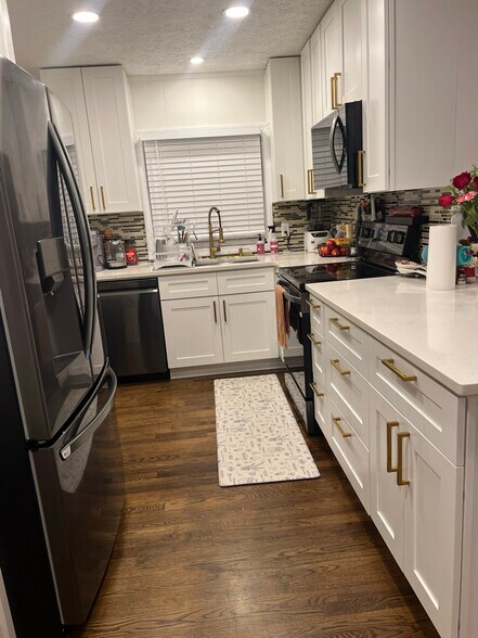 Building Photo - 6130 Winview Dr