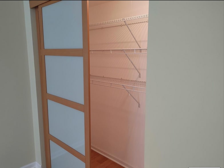 Building Photo - 6301 N Sheridan Rd