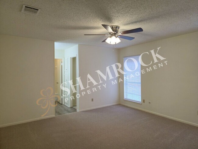 Building Photo - 3/2 Duplex in Waco ISD!