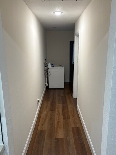 Hallway / Laundry - 316 E Daughtery Rd