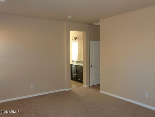 Building Photo - 3535 S Jasmine Dr