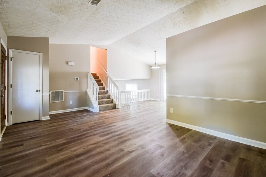 Building Photo - 3210 Fescue Cir