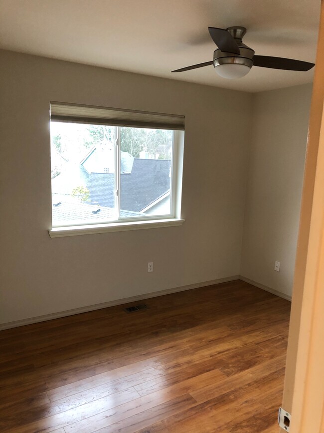 Upstairs bedroom 2 - 3809 Gablecrest Ct