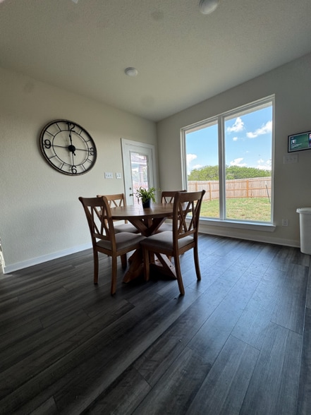 Building Photo - 4644 Allison Dr