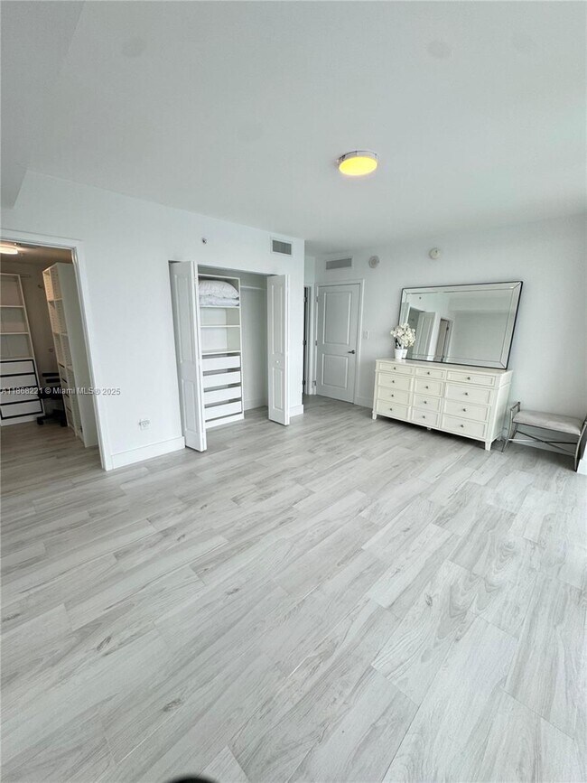 Building Photo - 400 Sunny Isles Blvd