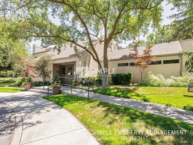 Building Photo - 5651 S Park Pl W