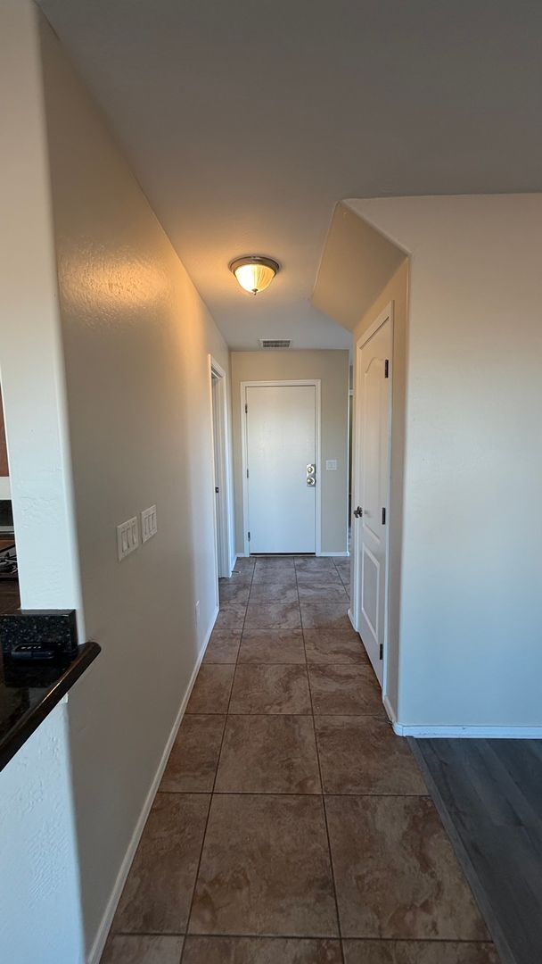 Building Photo - Spacious Surprise home with large backyard