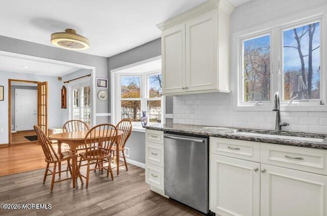 Building Photo - 11 Benet Dr