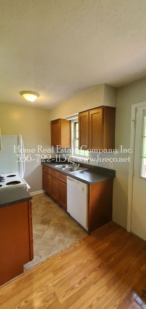 Building Photo - 3463 Valley Rd