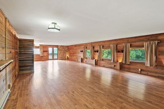Building Photo - 9625 Hoffman Seachrist Road, Walkersville,...