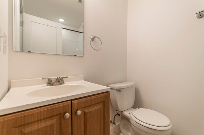 Building Photo - 1632 N Sydenham St