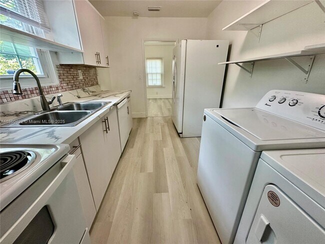 Primary Photo - 1250 NW 43rd St