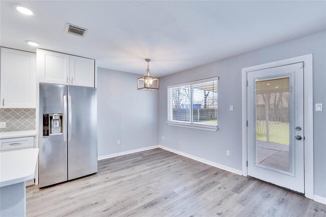 Building Photo - 1712 W Mesa Park Dr