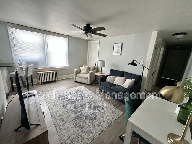 Building Photo - 836 W Main St