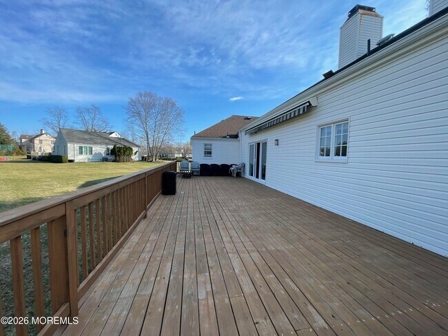 Building Photo - 60 Larchwood Ave