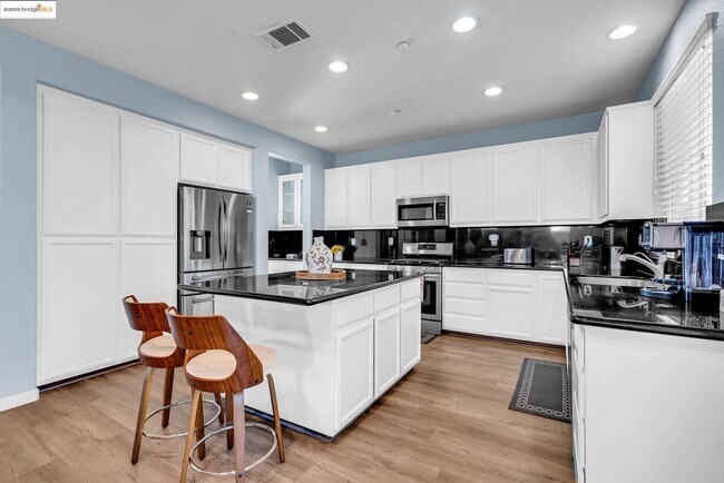 Building Photo - 1361 Tiffany Dr